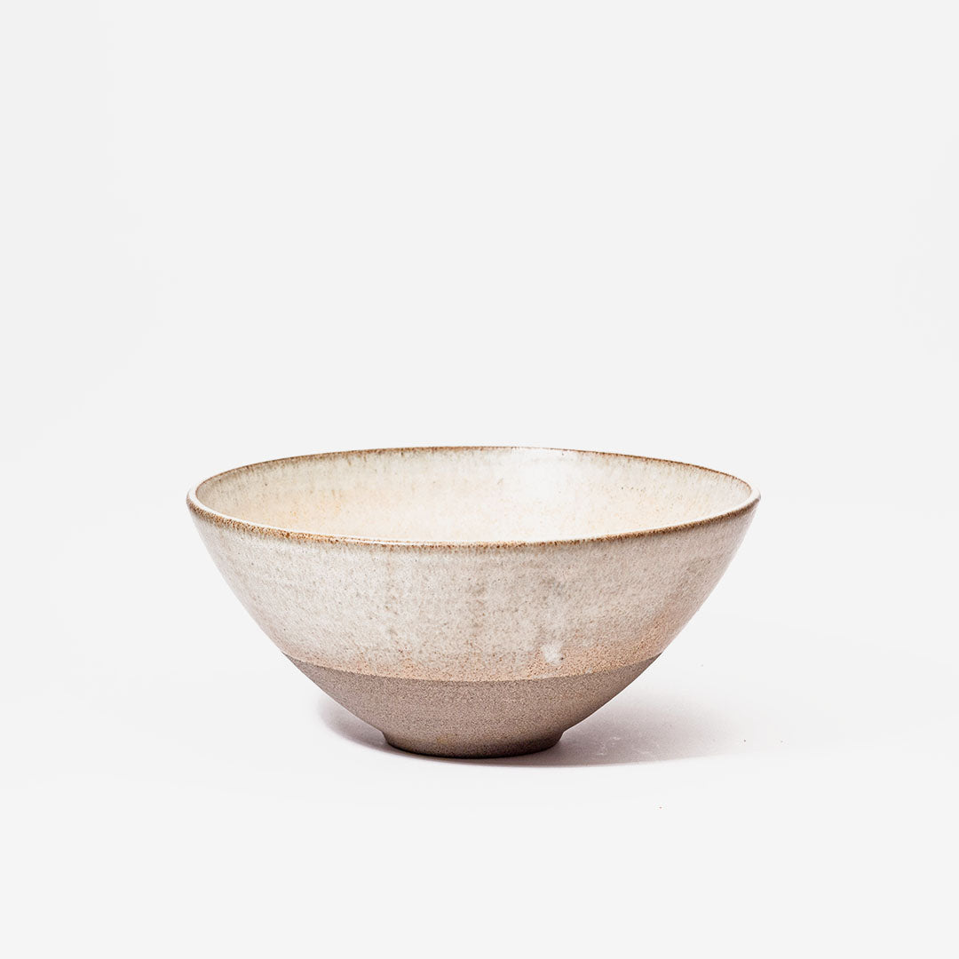 An image of a Ballehage collection salad bowl.